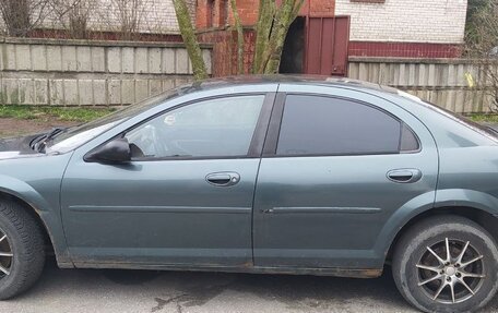 Dodge Stratus II, 2002 год, 300 000 рублей, 2 фотография