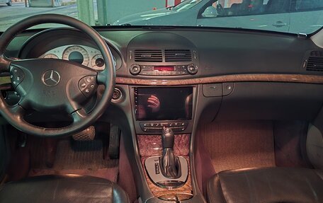 Mercedes-Benz E-Класс, 2005 год, 1 300 000 рублей, 15 фотография