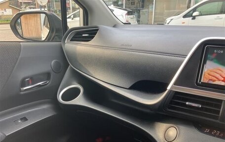 Toyota Sienta II, 2021 год, 1 147 000 рублей, 28 фотография