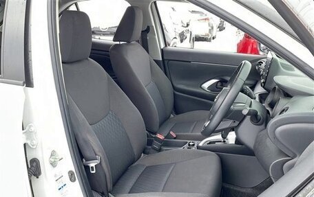 Toyota Yaris Cross, 2021 год, 1 496 000 рублей, 9 фотография