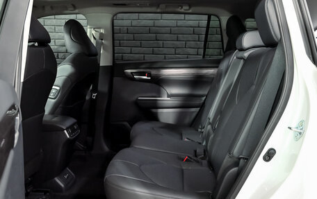 Toyota Highlander, 2025 год, 5 925 000 рублей, 21 фотография