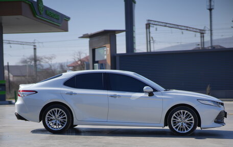 Toyota Camry, 2020 год, 2 750 000 рублей, 1 фотография