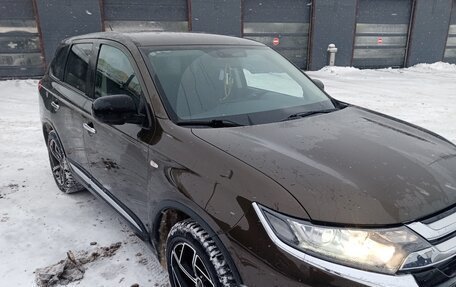 Mitsubishi Outlander III рестайлинг 3, 2015 год, 1 670 000 рублей, 3 фотография