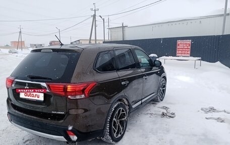 Mitsubishi Outlander III рестайлинг 3, 2015 год, 1 670 000 рублей, 5 фотография