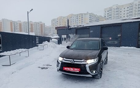 Mitsubishi Outlander III рестайлинг 3, 2015 год, 1 670 000 рублей, 9 фотография
