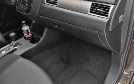 Mitsubishi Outlander III рестайлинг 3, 2015 год, 1 670 000 рублей, 10 фотография