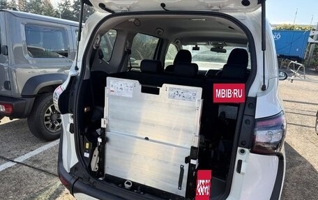 Toyota Sienta II, 2018 год, 1 078 689 рублей, 24 фотография