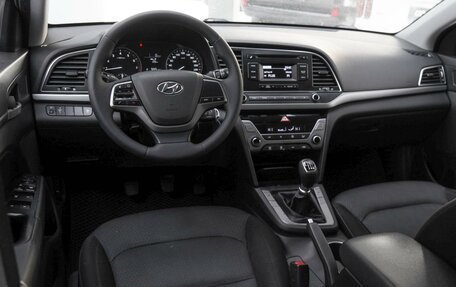 Hyundai Elantra VI рестайлинг, 2016 год, 1 099 000 рублей, 6 фотография
