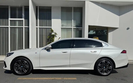 BMW 5 серия, 2025 год, 7 213 000 рублей, 8 фотография