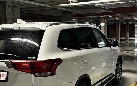 Mitsubishi Outlander III рестайлинг 3, 2021 год, 2 588 888 рублей, 5 фотография