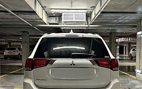 Mitsubishi Outlander III рестайлинг 3, 2021 год, 2 588 888 рублей, 2 фотография