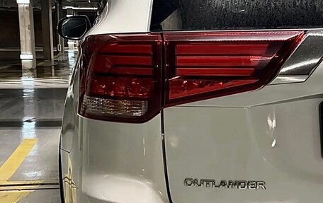 Mitsubishi Outlander III рестайлинг 3, 2021 год, 2 588 888 рублей, 9 фотография