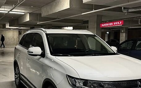 Mitsubishi Outlander III рестайлинг 3, 2021 год, 2 588 888 рублей, 4 фотография