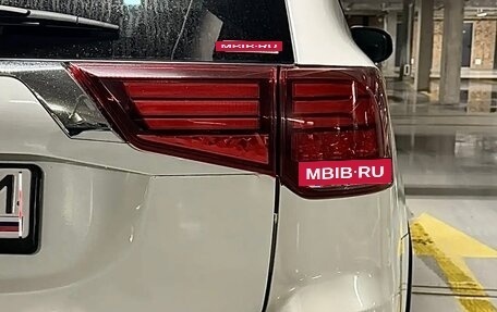 Mitsubishi Outlander III рестайлинг 3, 2021 год, 2 588 888 рублей, 10 фотография