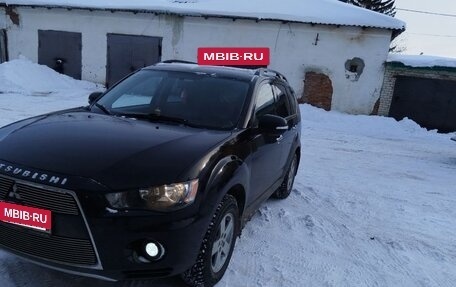 Mitsubishi Outlander III рестайлинг 3, 2011 год, 1 350 000 рублей, 2 фотография