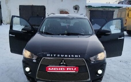 Mitsubishi Outlander III рестайлинг 3, 2011 год, 1 350 000 рублей, 3 фотография