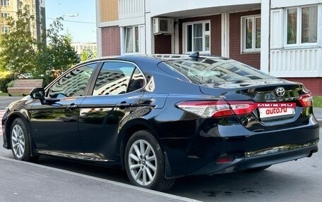 Toyota Camry, 2021 год, 2 600 000 рублей, 3 фотография
