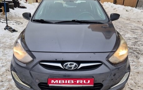 Hyundai Solaris II рестайлинг, 2013 год, 620 000 рублей, 1 фотография