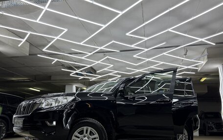 Toyota Land Cruiser Prado 150 рестайлинг 2, 2021 год, 4 800 000 рублей, 14 фотография