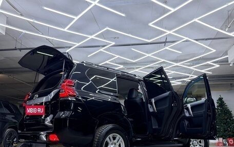 Toyota Land Cruiser Prado 150 рестайлинг 2, 2021 год, 4 800 000 рублей, 16 фотография