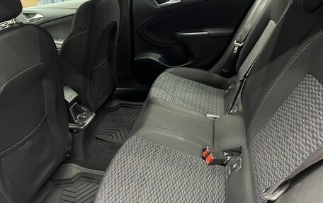 Opel Astra K, 2019 год, 1 120 000 рублей, 33 фотография