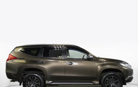 Mitsubishi Pajero Sport III рестайлинг, 2017 год, 2 748 000 рублей, 4 фотография