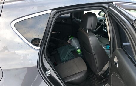 Opel Astra J, 2011 год, 800 000 рублей, 10 фотография