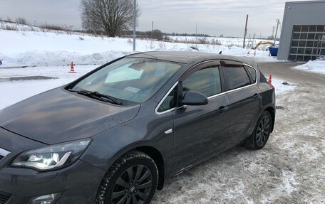 Opel Astra J, 2011 год, 800 000 рублей, 2 фотография