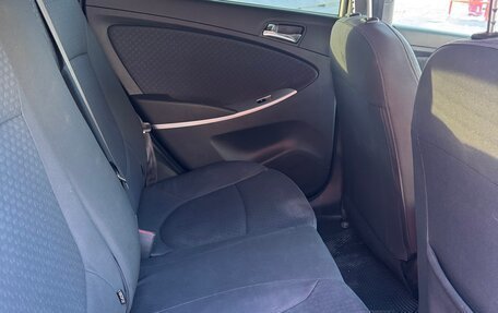 Hyundai Solaris II рестайлинг, 2013 год, 850 000 рублей, 23 фотография