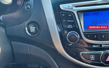 Hyundai Solaris II рестайлинг, 2013 год, 850 000 рублей, 29 фотография