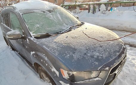 Mitsubishi Outlander III рестайлинг 3, 2011 год, 1 400 000 рублей, 4 фотография