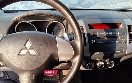 Mitsubishi Outlander III рестайлинг 3, 2011 год, 1 400 000 рублей, 5 фотография