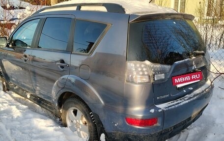 Mitsubishi Outlander III рестайлинг 3, 2011 год, 1 400 000 рублей, 2 фотография
