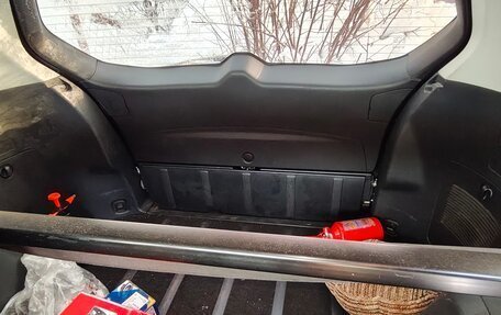 Mitsubishi Outlander III рестайлинг 3, 2011 год, 1 400 000 рублей, 9 фотография