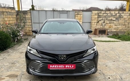 Toyota Camry, 2019 год, 2 750 000 рублей, 2 фотография