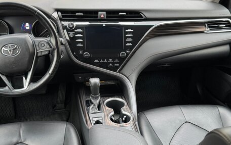 Toyota Camry, 2019 год, 2 750 000 рублей, 11 фотография