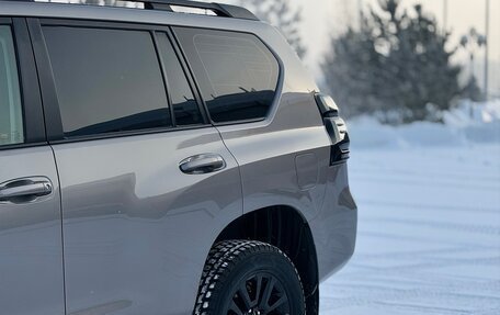 Toyota Land Cruiser Prado 150 рестайлинг 2, 2021 год, 6 280 000 рублей, 3 фотография