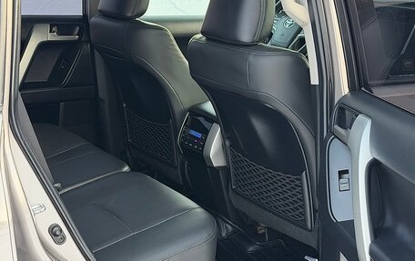 Toyota Land Cruiser Prado 150 рестайлинг 2, 2021 год, 6 280 000 рублей, 30 фотография