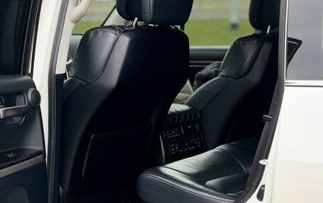 Toyota Land Cruiser 200, 2019 год, 5 600 000 рублей, 4 фотография