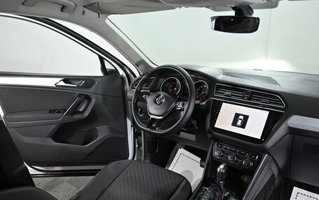 Volkswagen Tiguan II, 2018 год, 2 199 000 рублей, 5 фотография