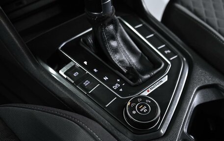 Volkswagen Tiguan II, 2018 год, 2 199 000 рублей, 12 фотография