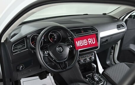 Volkswagen Tiguan II, 2018 год, 2 199 000 рублей, 13 фотография