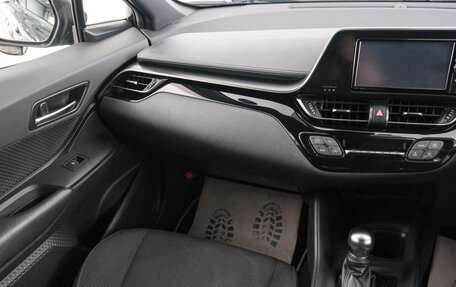 Toyota C-HR I рестайлинг, 2018 год, 2 199 000 рублей, 12 фотография