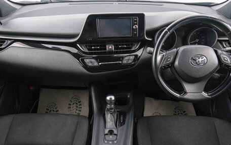 Toyota C-HR I рестайлинг, 2018 год, 2 199 000 рублей, 11 фотография