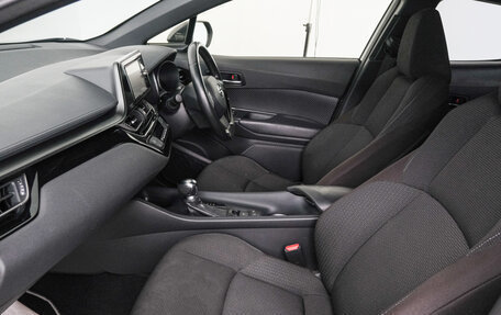 Toyota C-HR I рестайлинг, 2018 год, 2 199 000 рублей, 14 фотография