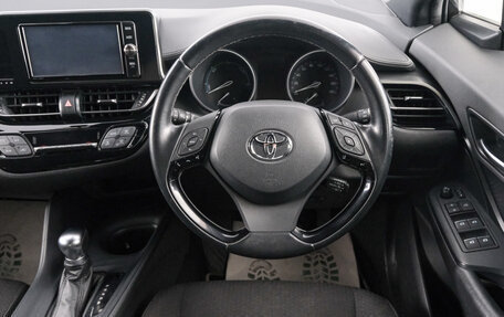 Toyota C-HR I рестайлинг, 2018 год, 2 199 000 рублей, 15 фотография