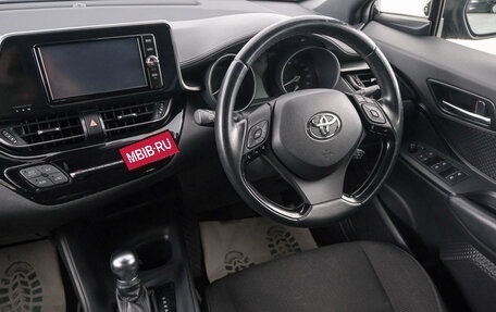 Toyota C-HR I рестайлинг, 2018 год, 2 199 000 рублей, 10 фотография