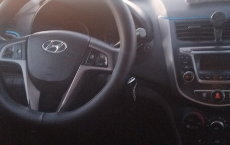 Hyundai Solaris II рестайлинг, 2016 год, 450 000 рублей, 8 фотография