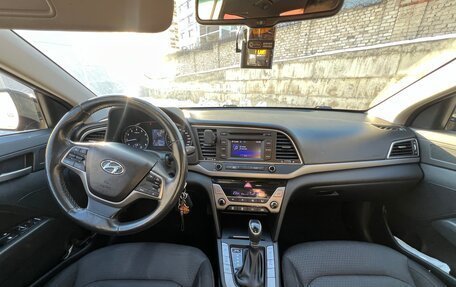 Hyundai Elantra VI рестайлинг, 2018 год, 1 600 000 рублей, 6 фотография