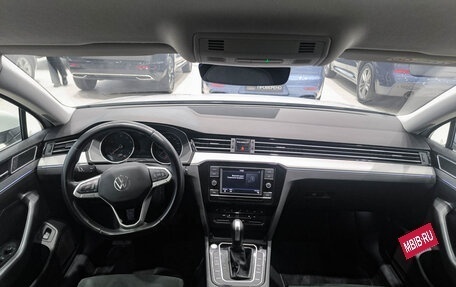 Volkswagen Passat B8 рестайлинг, 2021 год, 2 940 000 рублей, 17 фотография